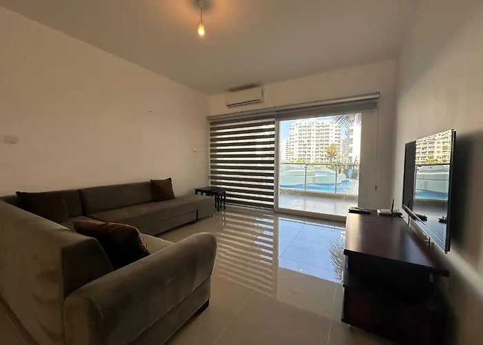 Myguest Rufus 13, Amazing Luxury Pool View Spacious 2-Bedroom Apartment