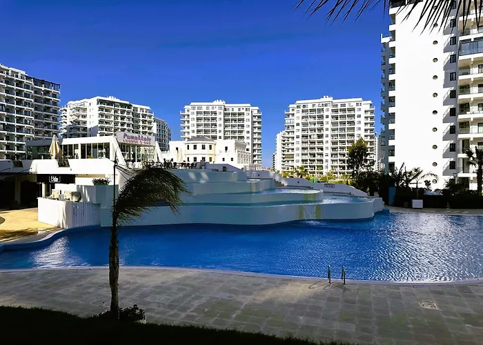 Myguest Rufus 13, Amazing Luxury Pool View Spacious 2-Bedroom Apartment