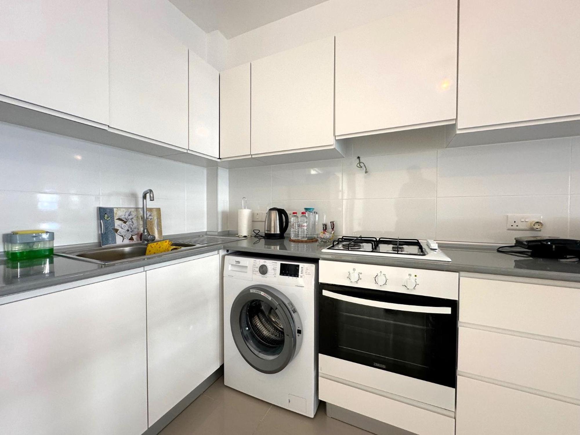 Myguest Rufus 13, Amazing Luxury Pool View Spacious 2-bedroom Apartment *